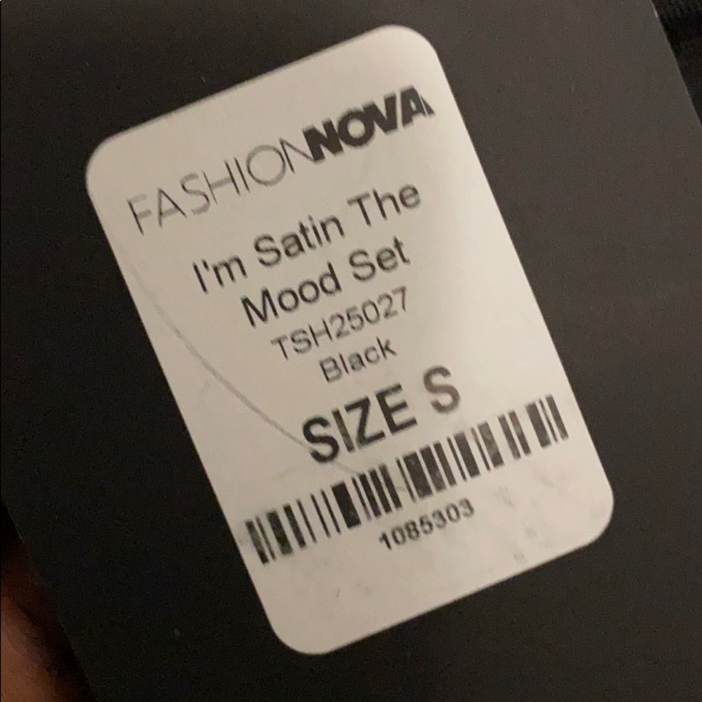 I am satin the mood set